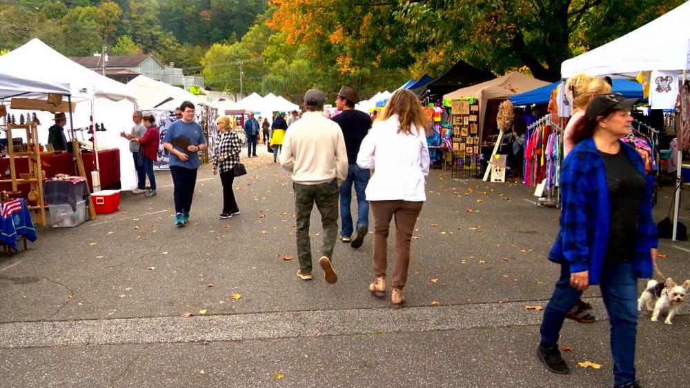 Arts & Crafts Festival Raises Funds to Eliminate Hunger, Help Lake Lure